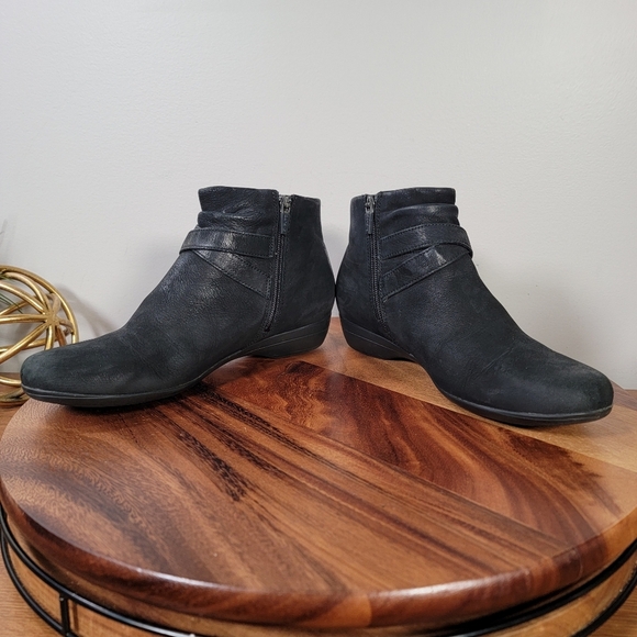 Dansko Black LeatherAnkle Boots with Buckle Detail Size 41 - Picture 10 of 16